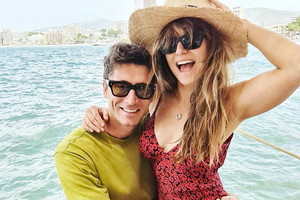 Anna Lewandowska w czerwonej sukience na lato 2021 z Robertem Lewandowskim