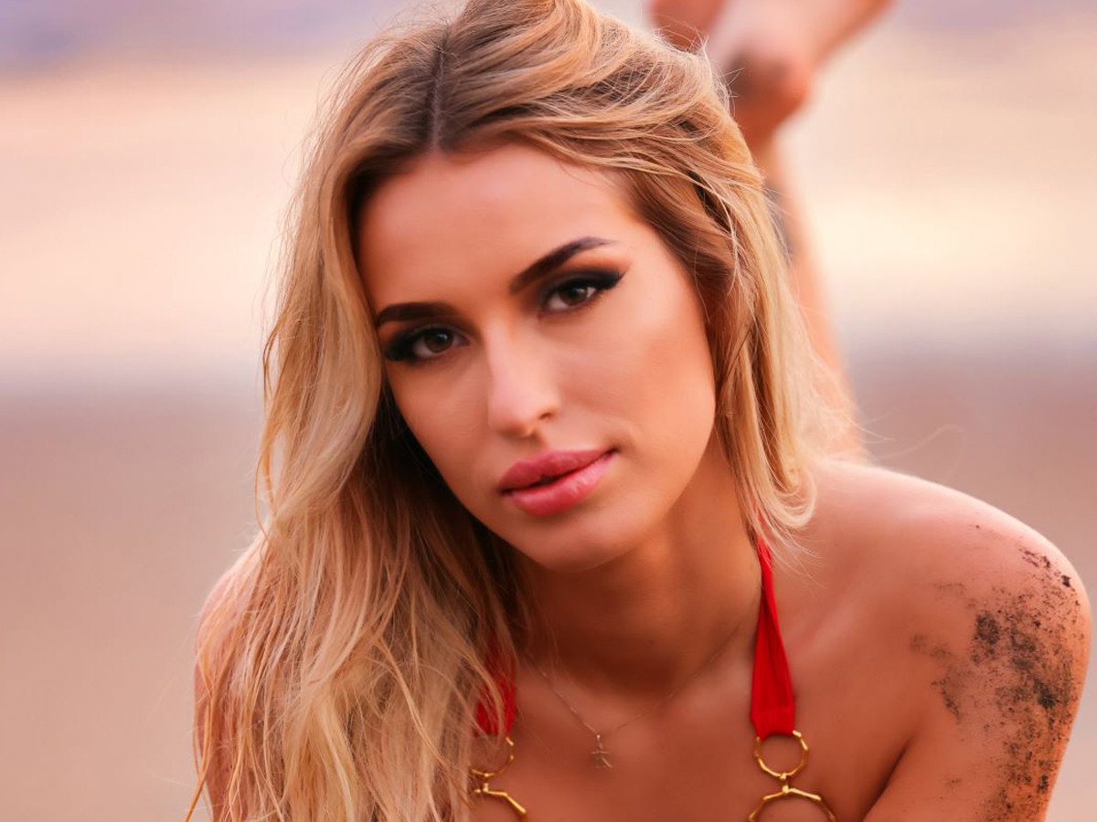 Wiktoria Kozar Hotel Paradise 5