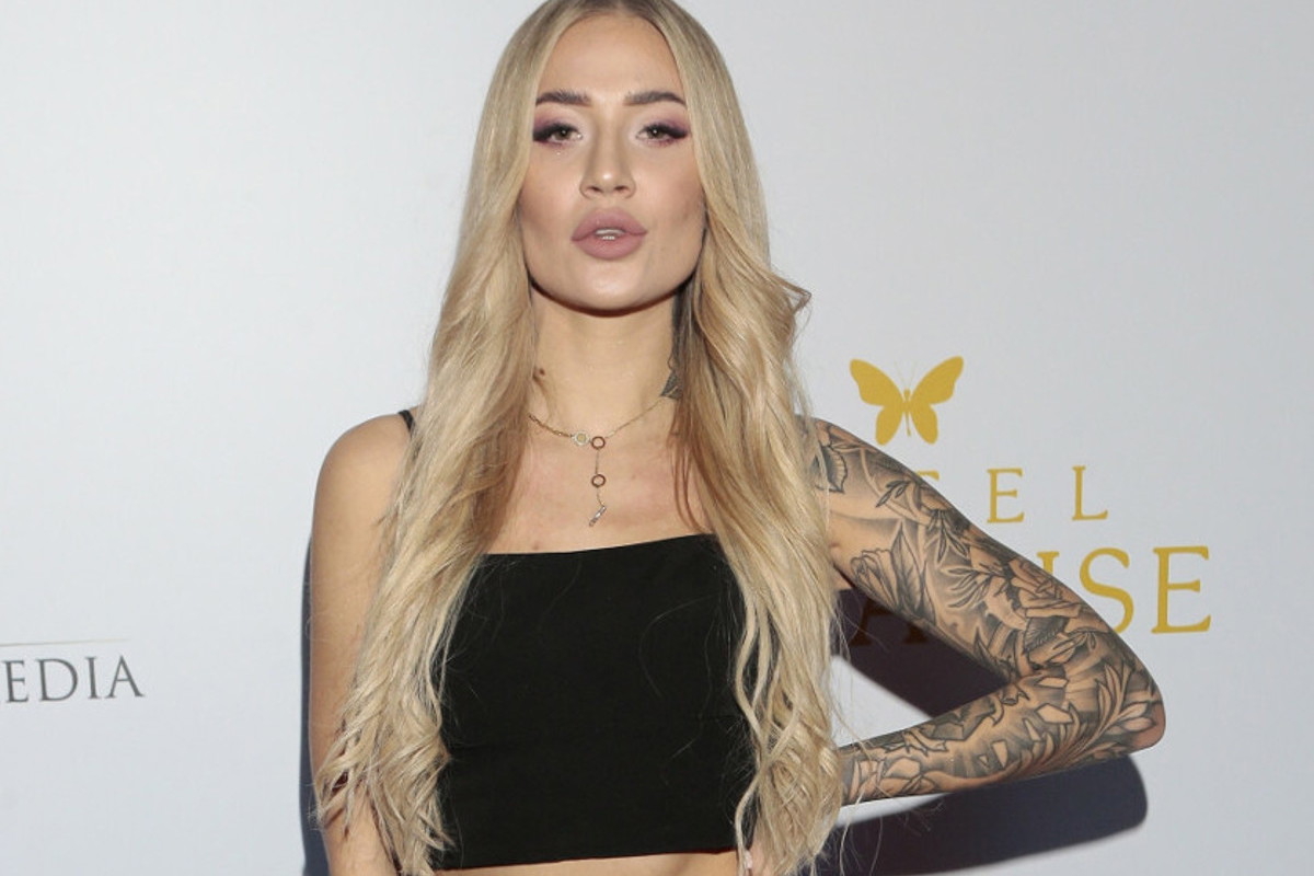 "Hotel Paradise 4": Fani zarzucają Sarze, że jej partner jest z nią dla pieniędzy. Odpowiedziała