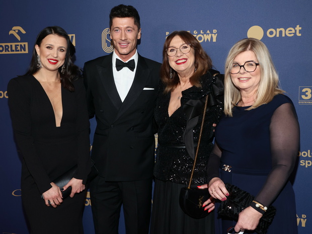 Robert Lewandowski z siostrą, mamą i teściową na Gali Mistrzów Sportu 2022