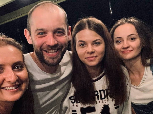 Uśmiechnięty Stanisław z Rolnik szuka żony ze swoimi kandydatkami