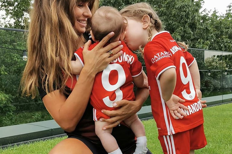 Anna Lewandowska z córkami
