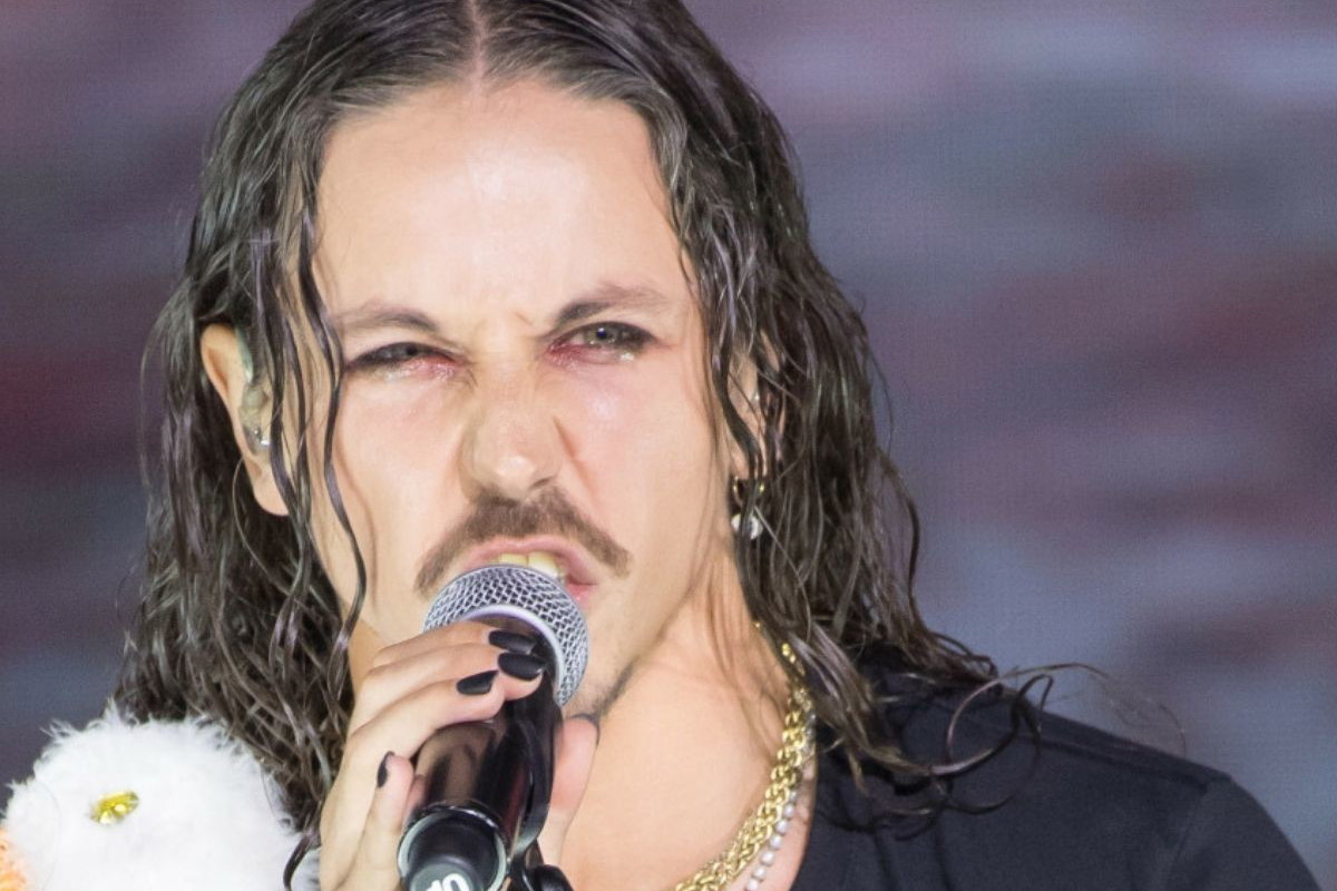 Michał Szpak na scenie Europejskiego Centrum Solidarności w Gdańsku