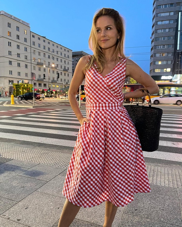 Paulina Sykur-Jeżyna w modnej sukience
