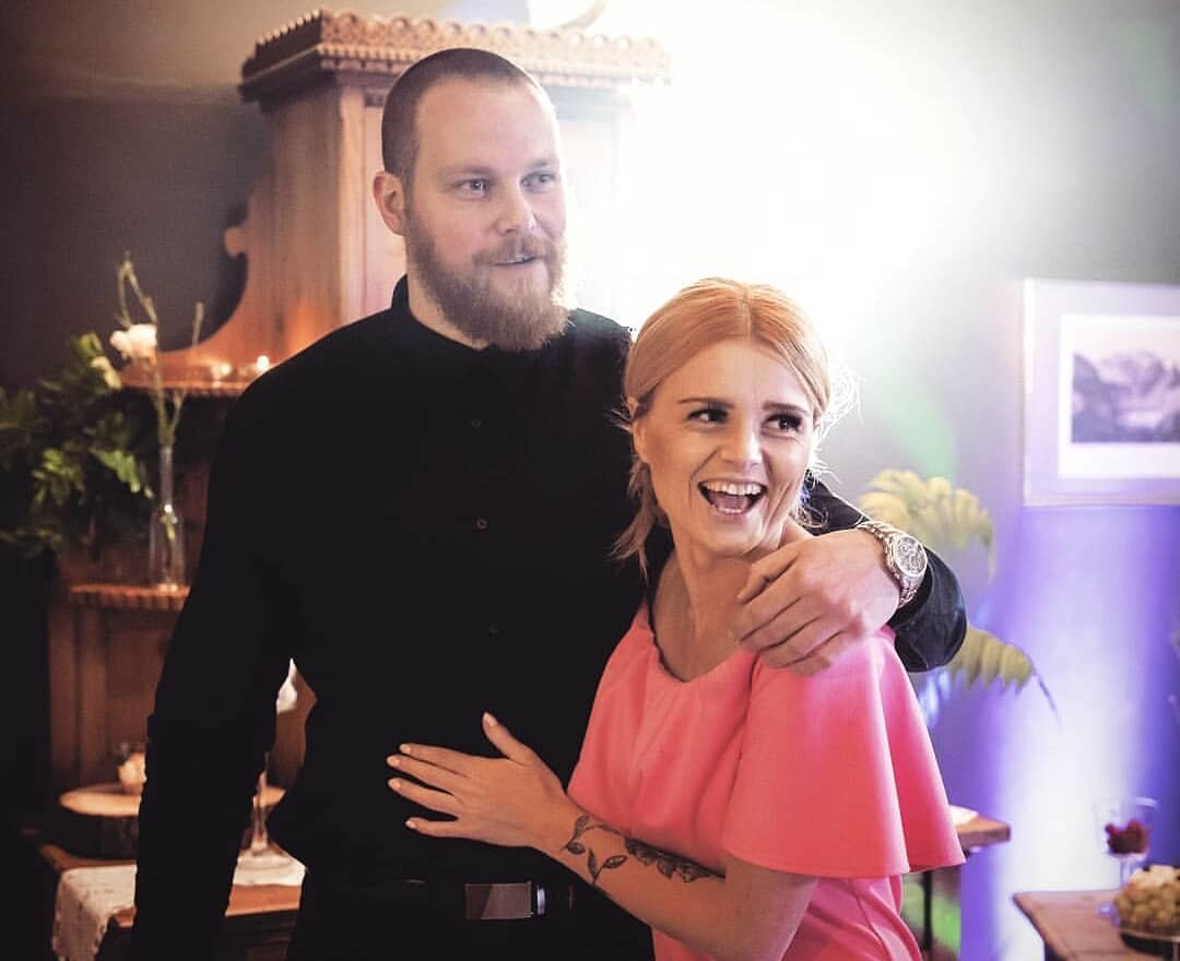 "Gogglebox": jak mieszkają Kasia i Jędrek? Tych wnętrz nie widzieliście w programie