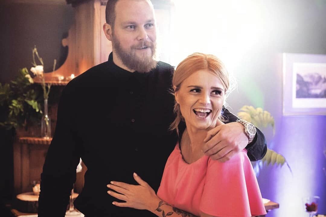 "Gogglebox": jak mieszkają Kasia i Jędrek? Tych wnętrz nie widzieliście w programie