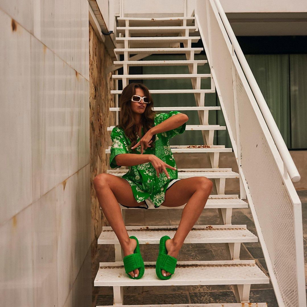 Anna Lewandowska w klapkach wartych fortunę