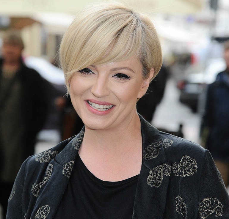 Dorota Szelągowska w krótkich blond włosach