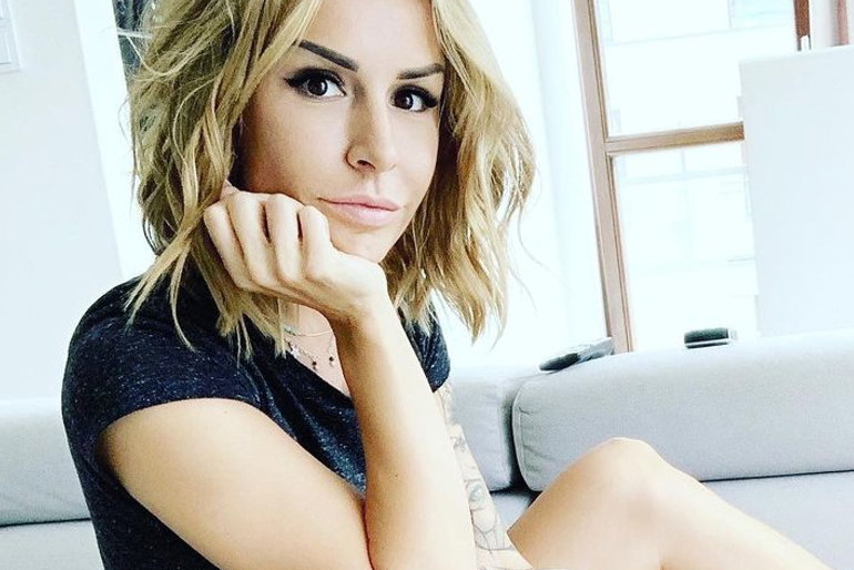 Blanka Lipińska podcięła sobie dziąsła. Autorka "365 dni" wyznaje: "już nie wyglądam jak trans"