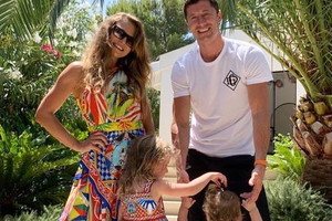 Cała rodzina Lewandowskich w kreacjach Dolce & Gabbana. Wyszło naprawdę drogo!