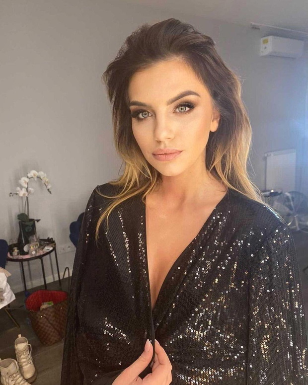 Sonia z 'Hotelu Paradise" w czarnej, cekinowej bluzce