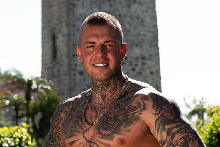 cezary z love island