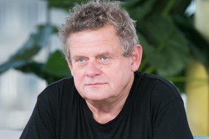 Kazik Staszewski w czarnej koszulce