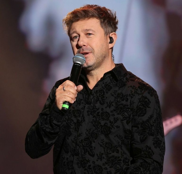 Andrzej Piaseczny śpiewa