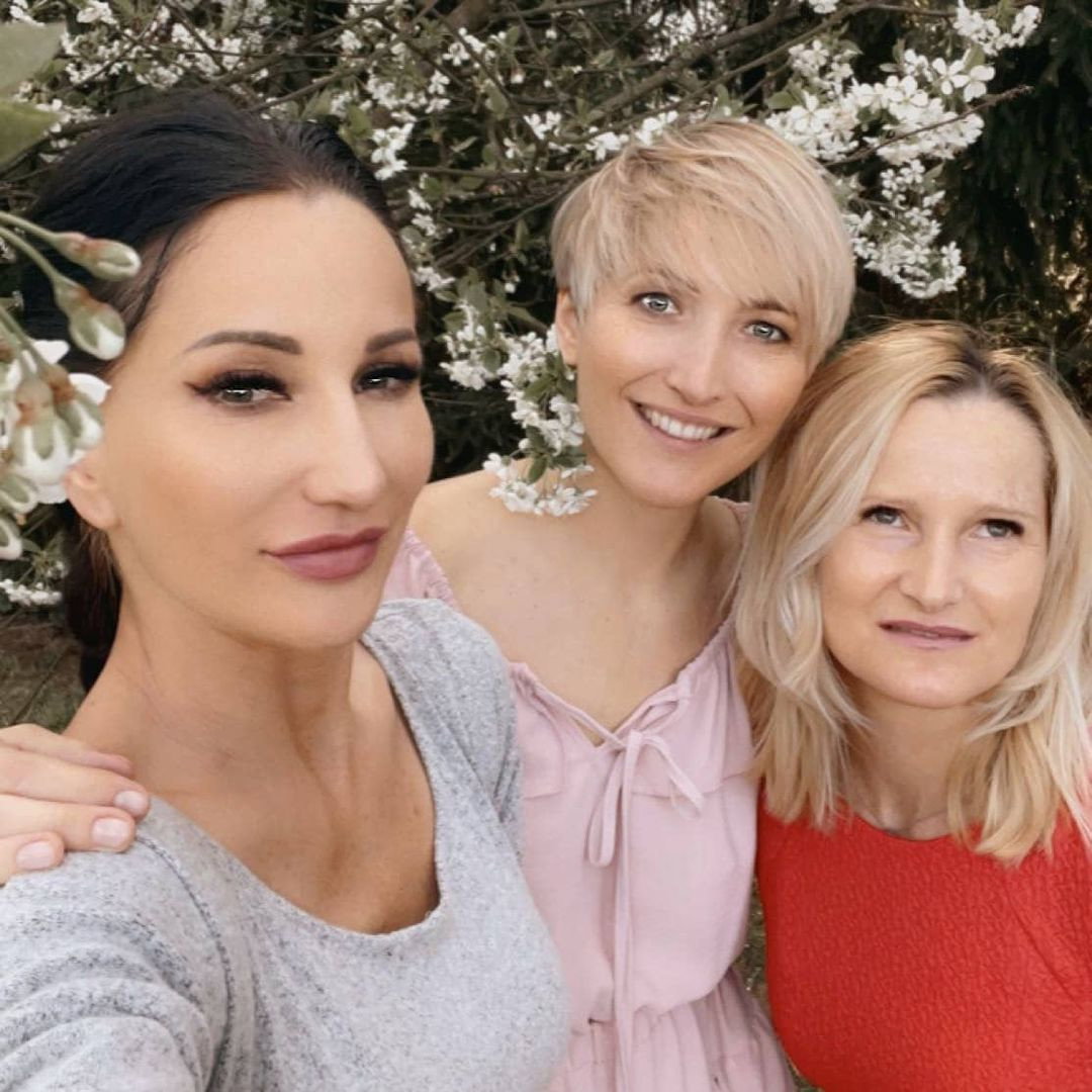 Justyna Steczkowska z siostrami