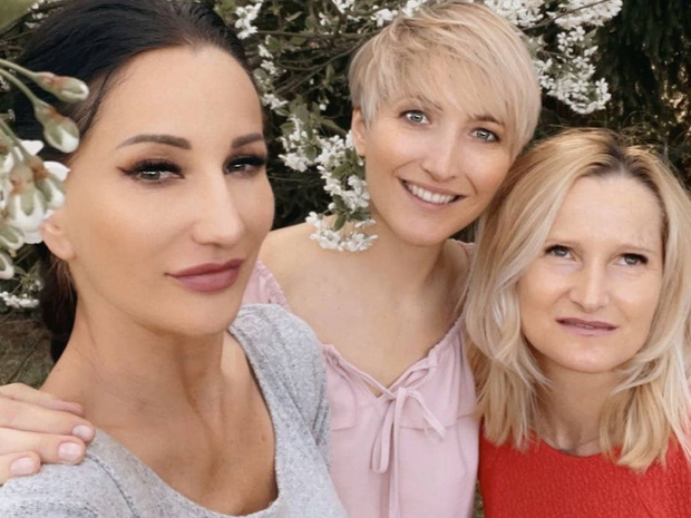 Justyna Steczkowska z siostrami