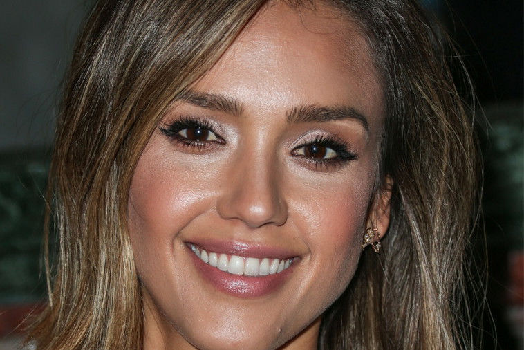 Jessica Alba i soft bob