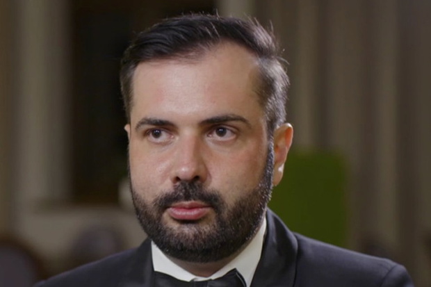 Karol ze "Ślubu od pierwszego wejrzenia" w garniturze