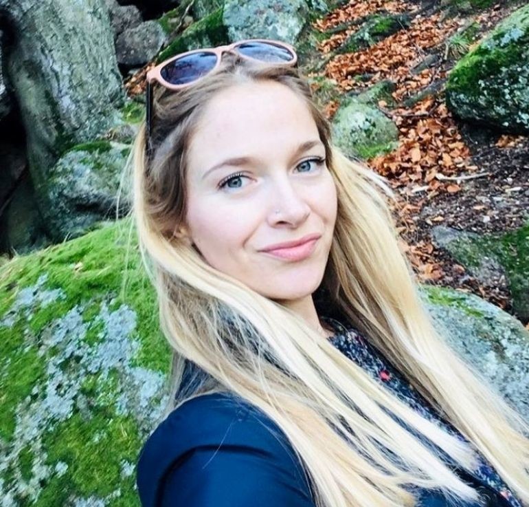 Marta z Rolnik szuka żony w rozpuszczonych włosach