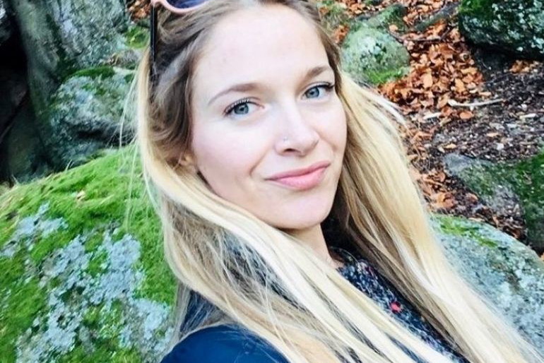 Marta z Rolnik szuka żony w rozpuszczonych włosach