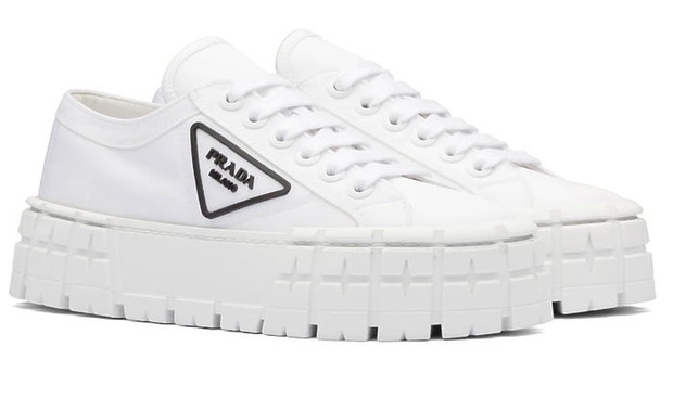 biale-sneakersy-na-traktorze-prada-545710-1X700-b5ee7a7