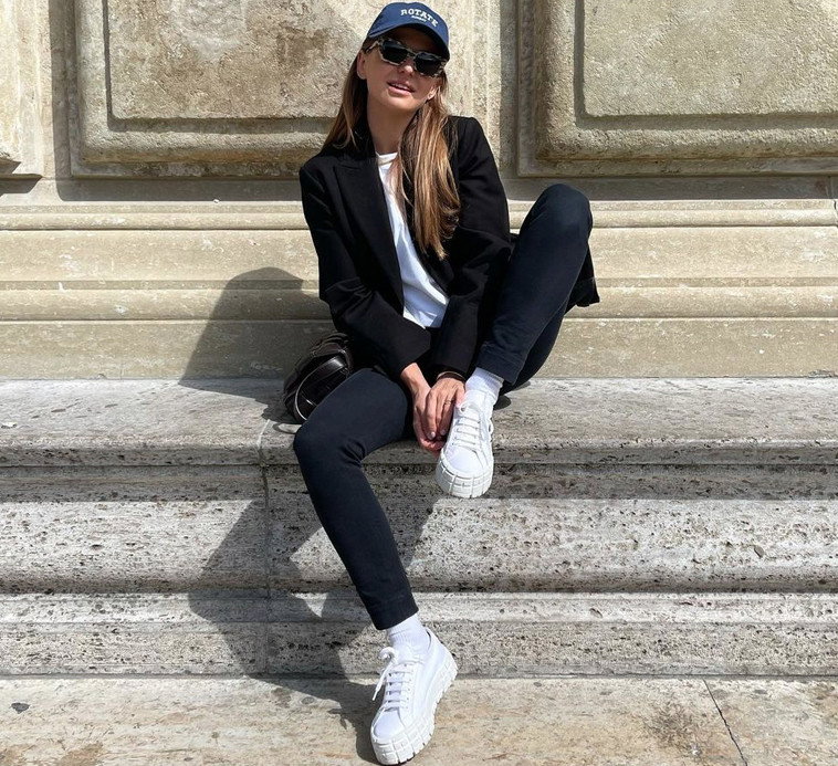 Anna Lewandowska w białych sneakersach Prada za 2500 zł