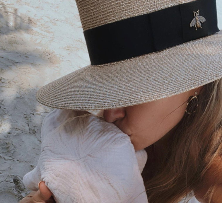 Anna Lewandowska w słomkowym kapeluszu Gucci za 1900 złotych