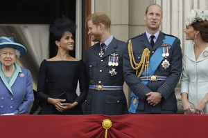 królowa Elżbieta II, książę William, książę Harry, Meghan Markle, księżna Kate