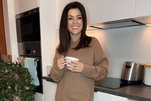 Kasia Cichopek w beżowej dresowej sukience Pakuten