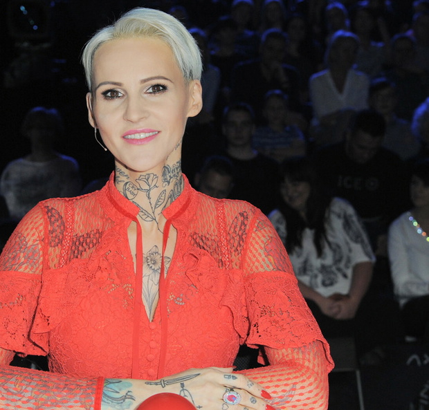 Agnieszka Chylińska w czerwonej sukience