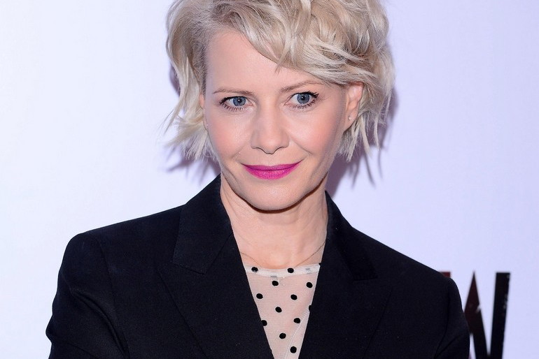 Małgorzata Kożuchowska w minimalistycznych sandałach na obcasie
