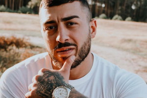 Artur z "Hotelu Paradise" pokazał zdjęcie sprzed lat. Aż trudno go rozpoznać!