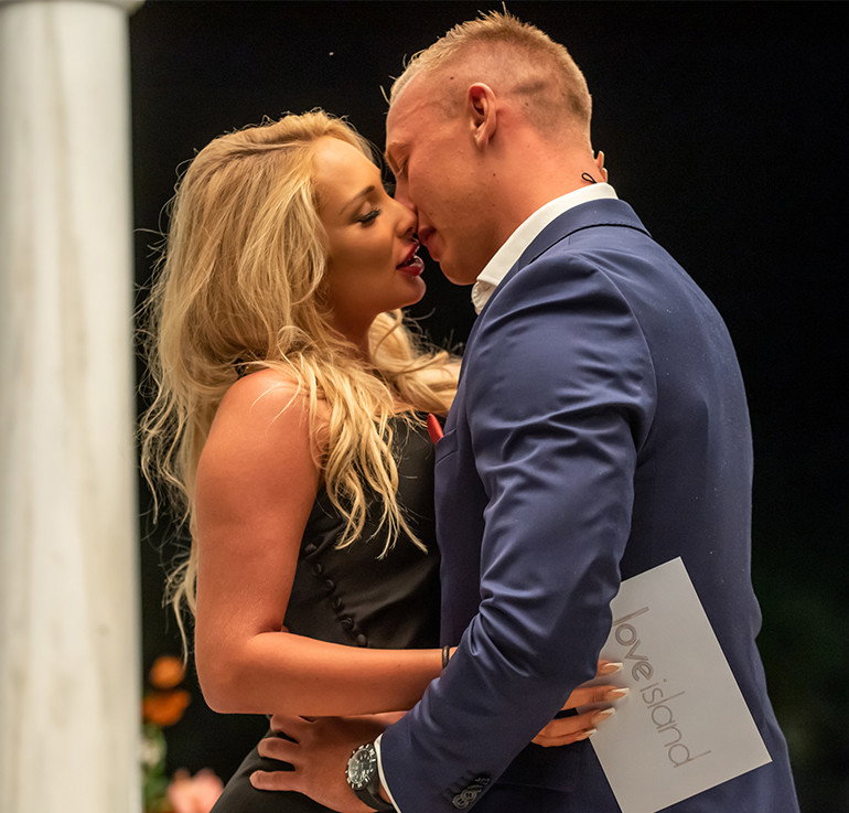 Julia Nowakowska i Dominik Grot w Love Island 2