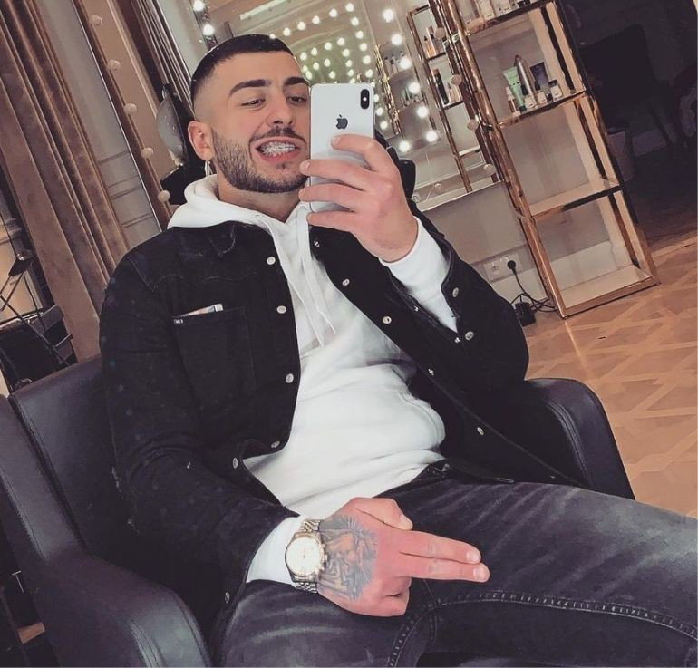 Artur z "Hotelu Paradise"