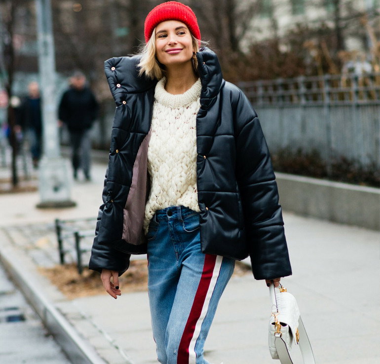 Puffer jacket w kolorze czarnym w stylu kurtki z Sinsay