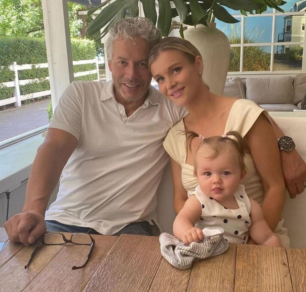 Joanna Krupa z mężem i córeczką