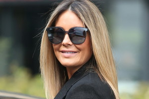 Małgorzata Rozenek z całą rodziną w strojach z "Opowieści Podręcznej"
