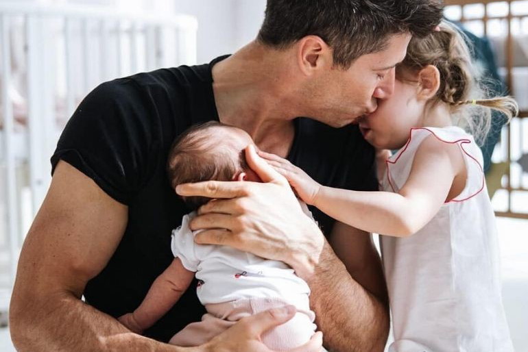 Robert Lewandowski z Klarą i Laurą