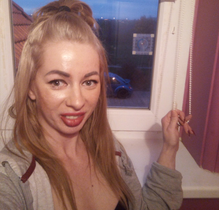 Jessica z Rolnik szuka żony w blond włosach