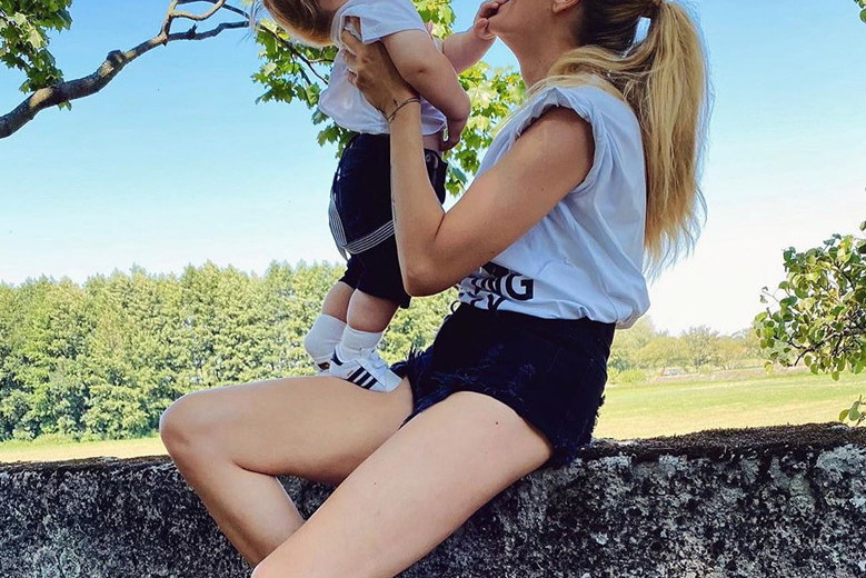 Ewa Mrozowska z Gogglebox. Przed telewizorem z synem