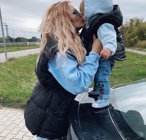 Ewa Mrozowska z Gogglebox w kamizelce Zara