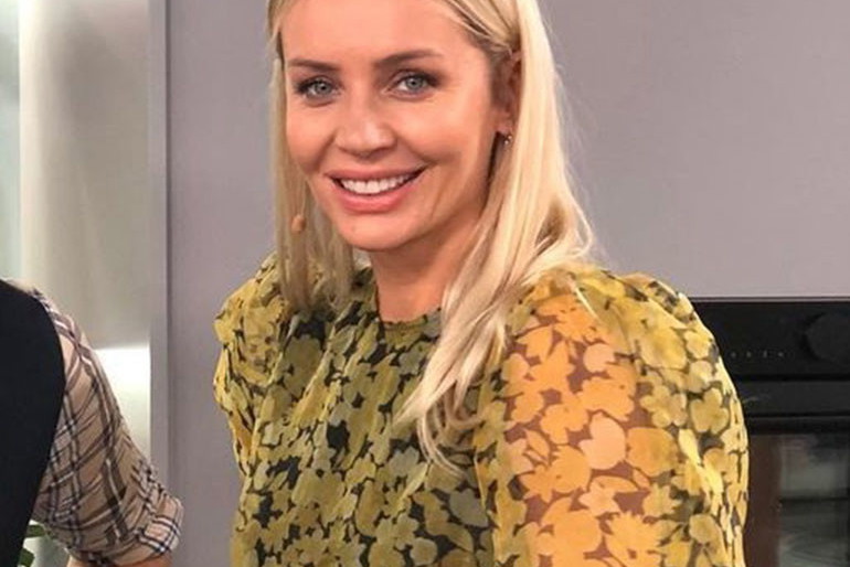 Agnieszka Woźniak-Starak w transparentnej sukience z organzy marki Ganni