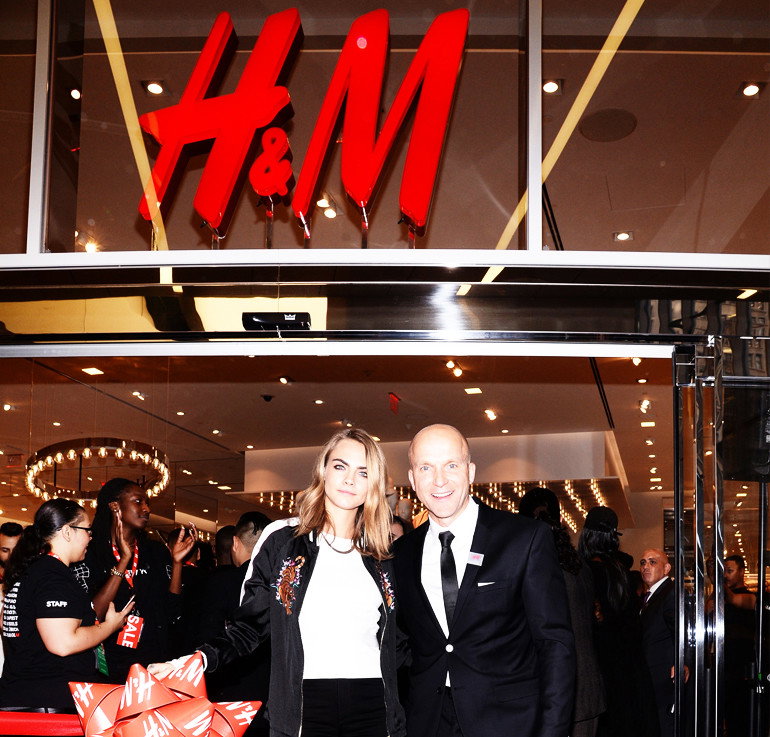 Wyprzedaż w H&M, listopad 2020 przed Black Friday