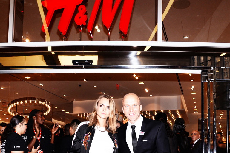 Wyprzedaż w H&M, listopad 2020 przed Black Friday