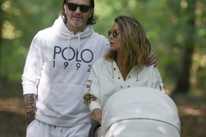 Małgorzata Rozenek i Radosław Majdan na spacerze