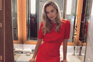 Małgorzata Socha w czerwonej sukience Monnari