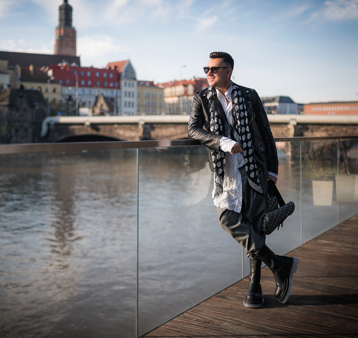 #modanawroclaw - Influencer @Lukebook.pl w stylowej sesji zachęca do odwiedzin Wrocławia