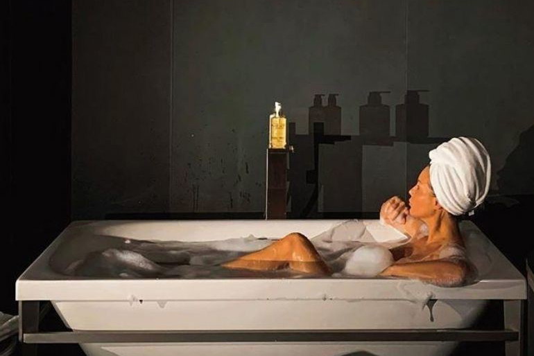 Małgorzata Rozenek w kąpieli