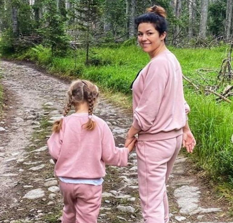 Katarzyna Cichopek z córką w identycznych dresach