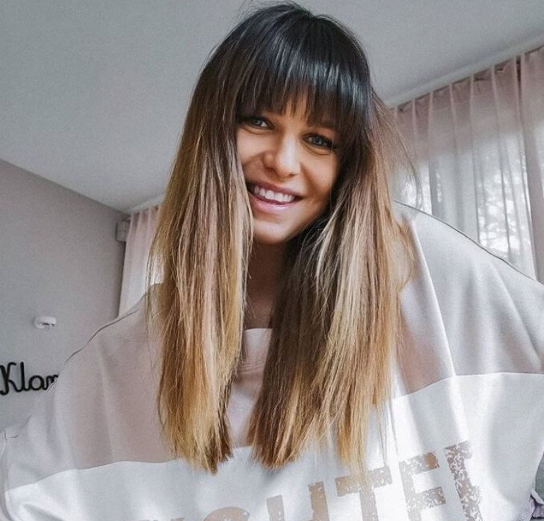 Anna Lewandowska w beżowej bluzie